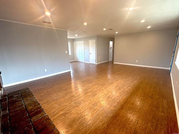 3rd image of 432 Leisure Ln
