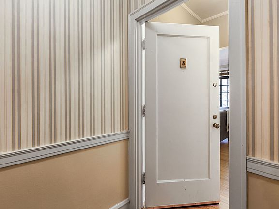 5th image of 734 Noyes St APT O2