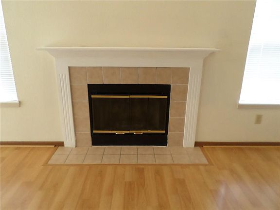 4th image of 8325 Country Creek Dr