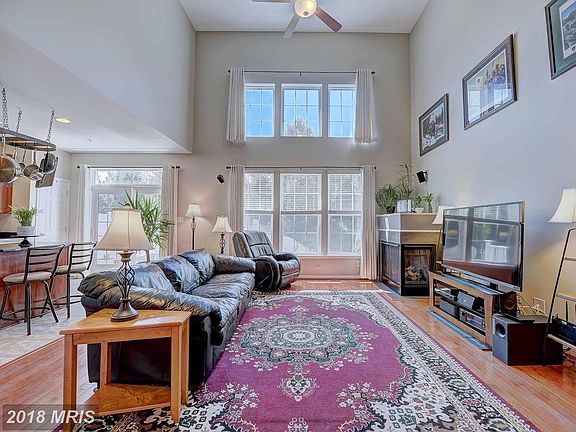 FR w/cathedral ceiling and corner gas fireplace