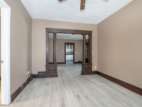 4th image of 3976 E 71st St