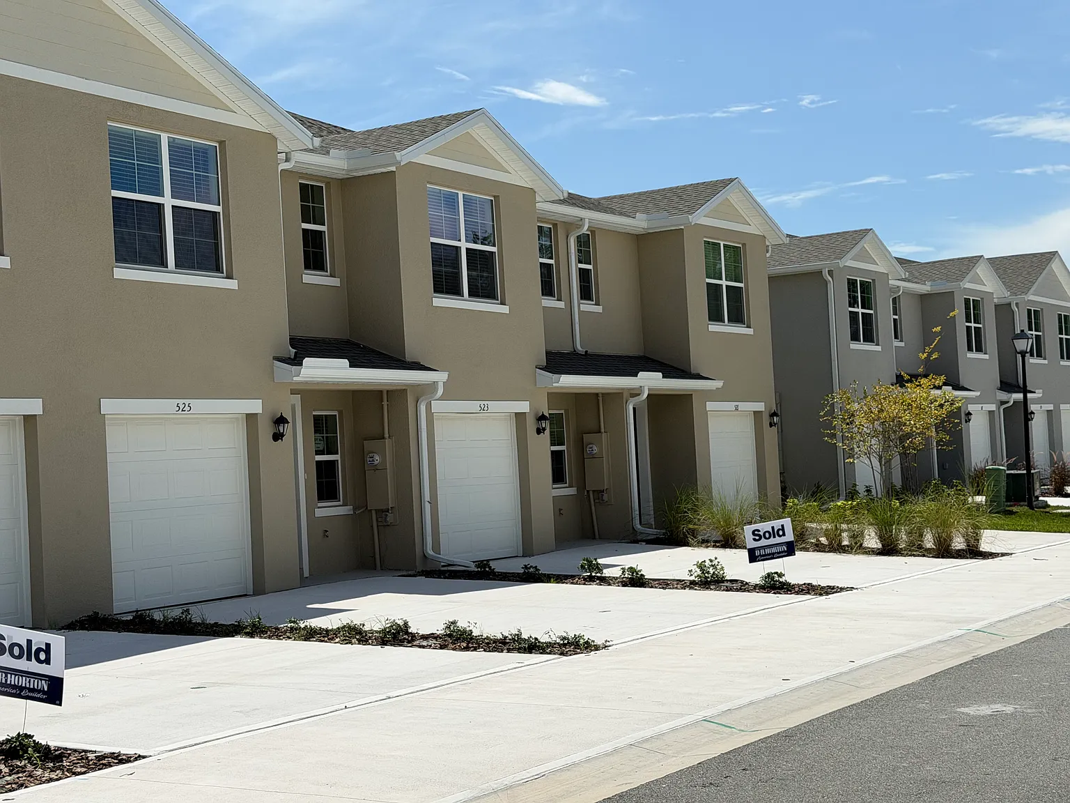 3 bed, 1463 sqft, $2,100 — Photo 1