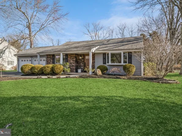 16 Wiltshire Dr, East Windsor, NJ 08520