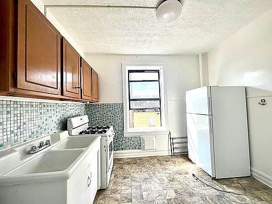 3rd image of 1221 60th St APT B2