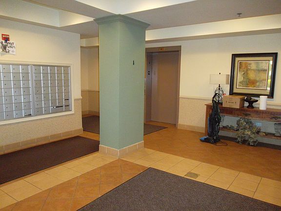 Lobby & Mailboxes
