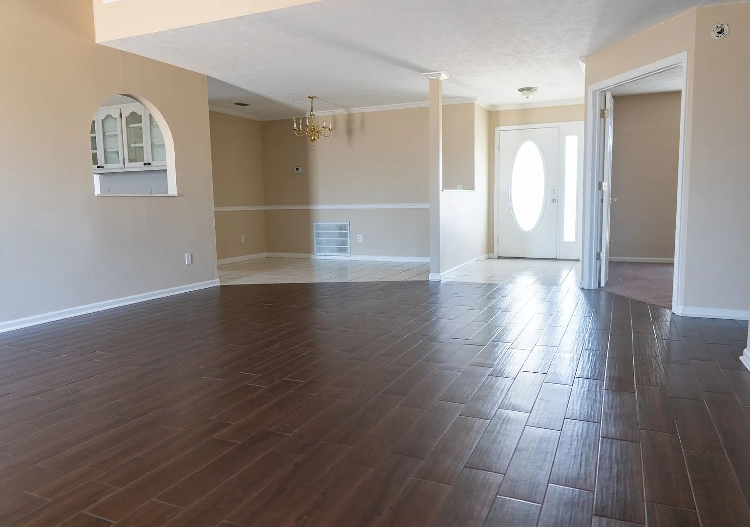 Five Bedroom Home with attached garage-Available Now — Photo 4