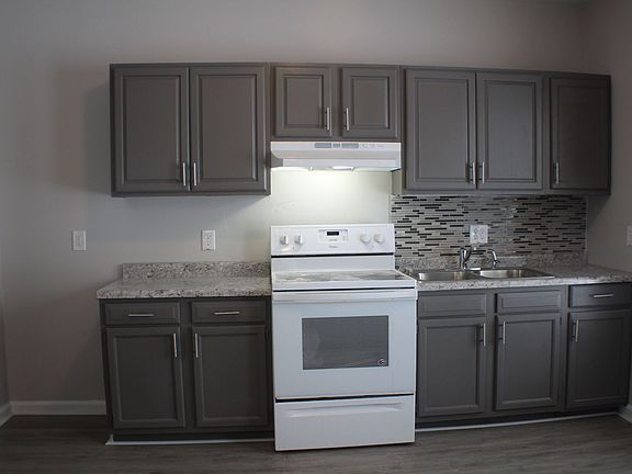 4th image of 519-525 Moore St #521