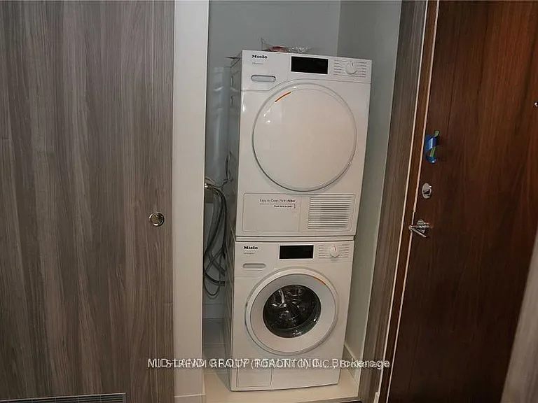 95 McMahon Dr #702 — Photo 3