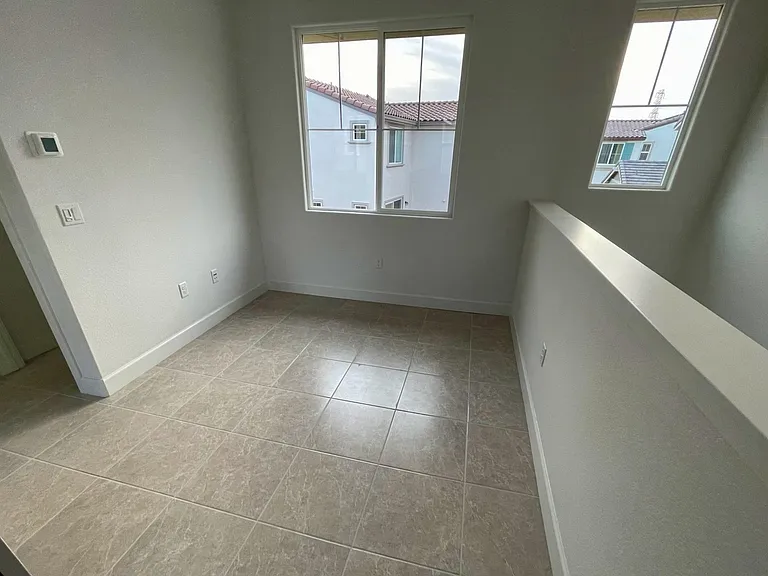 278 E Lawson Ave — Photo 3