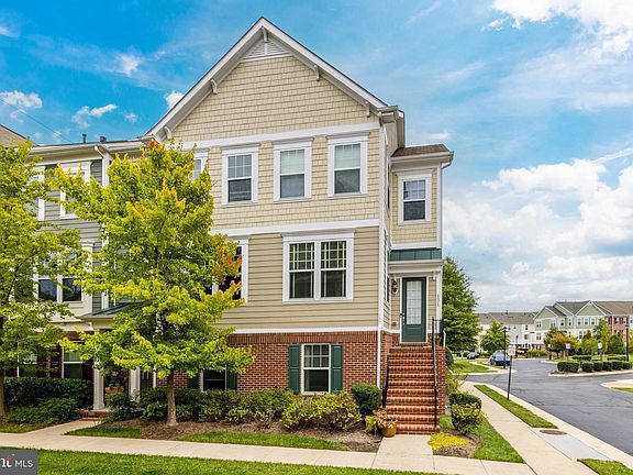 3rd image of 131 Anthem Ave