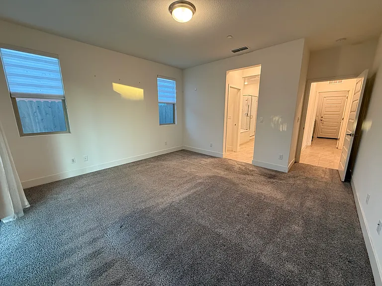 12920 Knightsbrook Ave — Photo 32