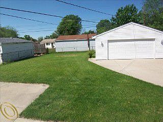 5th image of 15750 Brandt St