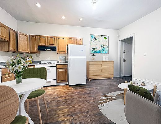 2nd image of 160 Claremont Ave APT 3C