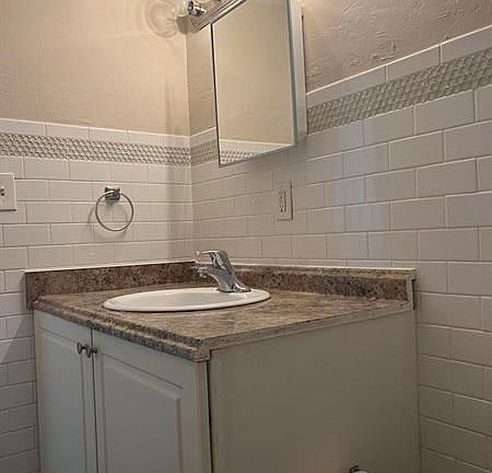 5th image of 832 S J St #1