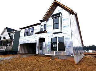 713 Crystal Lake Pkwy, Hoschton, GA 30548