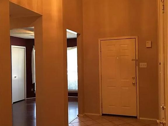 5th image of 7008 Chaucer Dr
