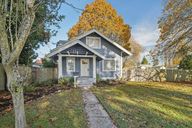 E 58th St-S1011-001.jpg