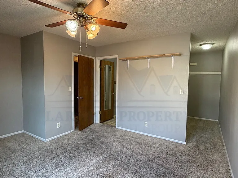 1905 Alsop Ln — Photo 11