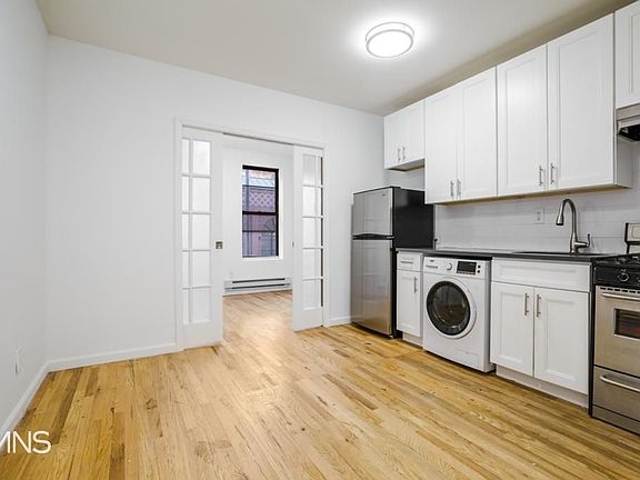 3rd image of 334 W 49th St APT 4FW