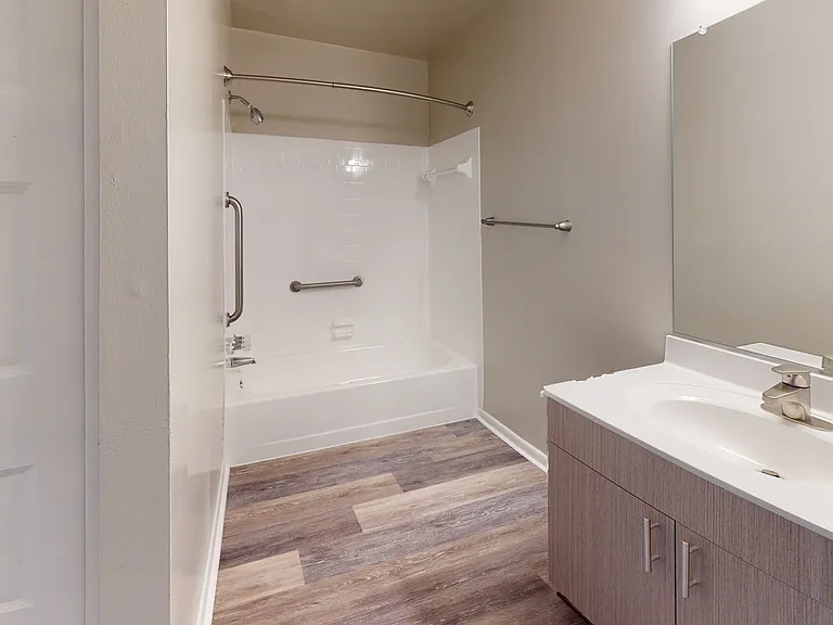 Canterbury Apartments — Photo 121