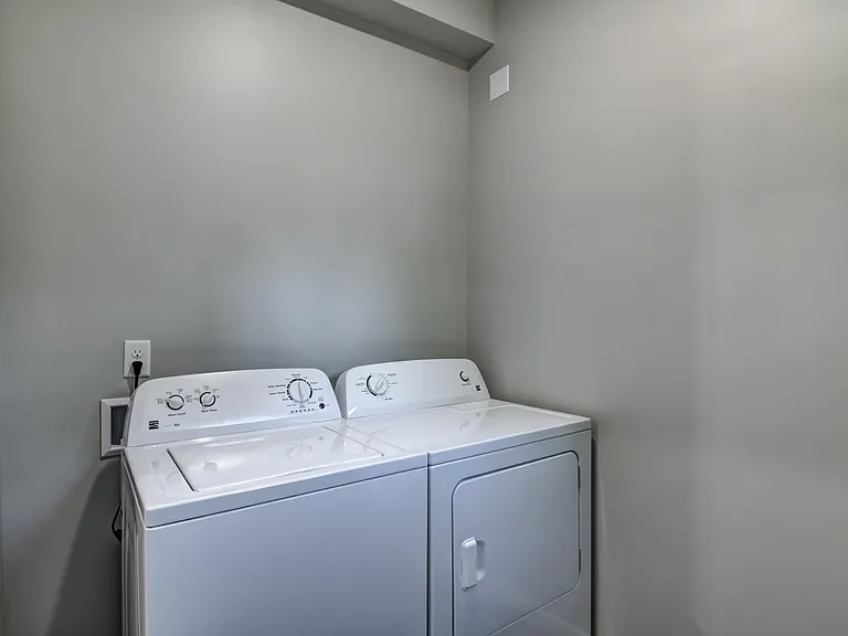 302 12th Ave W #1 — Photo 7
