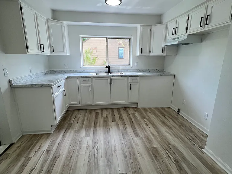 7560 Prospect Ave — Photo 3