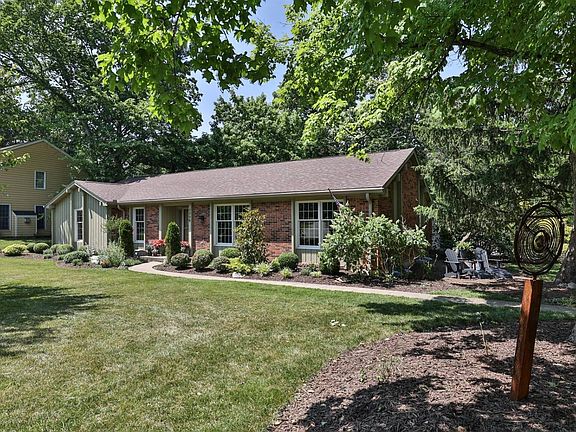 2nd image of 9896 Forestglen Dr