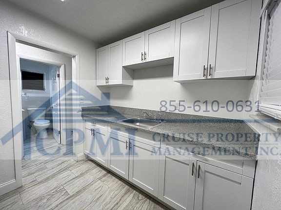5th image of 300 NE 4th St APT 4