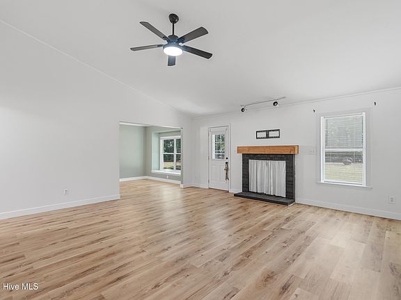 4th image of 220 E Lakeridge Landing