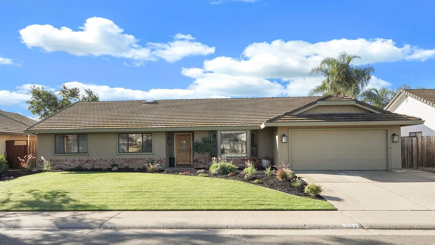 764 Adare Way photo 1