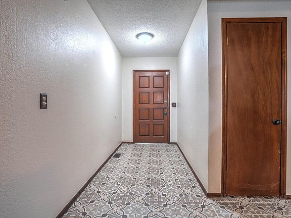 4th image of 2601 W College St