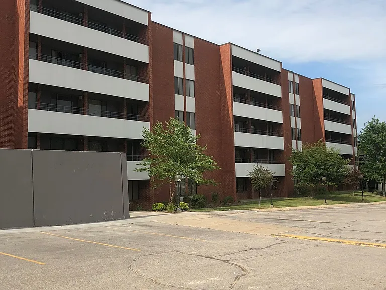 The Village at Gray's Lake Apartments - Des Moines — Photo 42