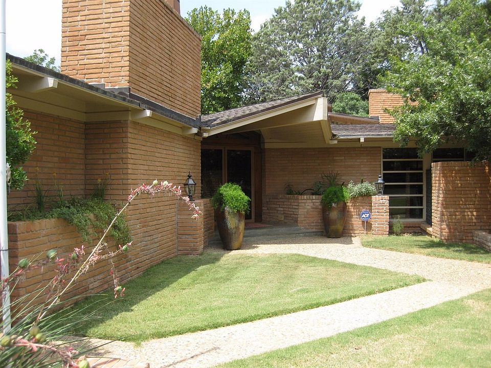 1st image of 2104 Vicksburg Ave