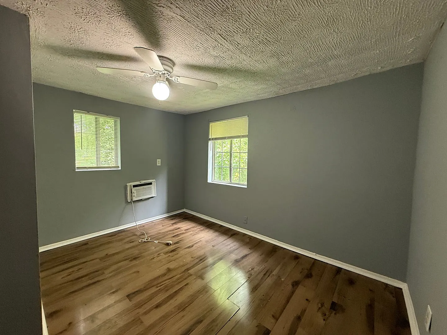 215 Smith Street — Photo 4