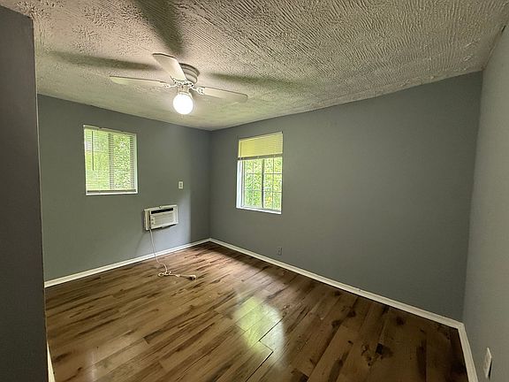4th image of 215 Smith St NE #B