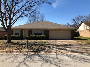 6310 Walnut Springs Dr, Arlington, TX 76001