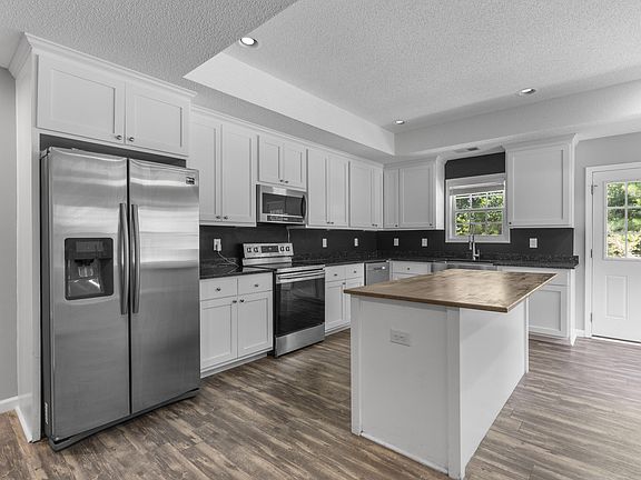 5th image of 885 Slidingrock Ln