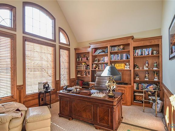 3rd image of 7956 Honeysuckle Dr