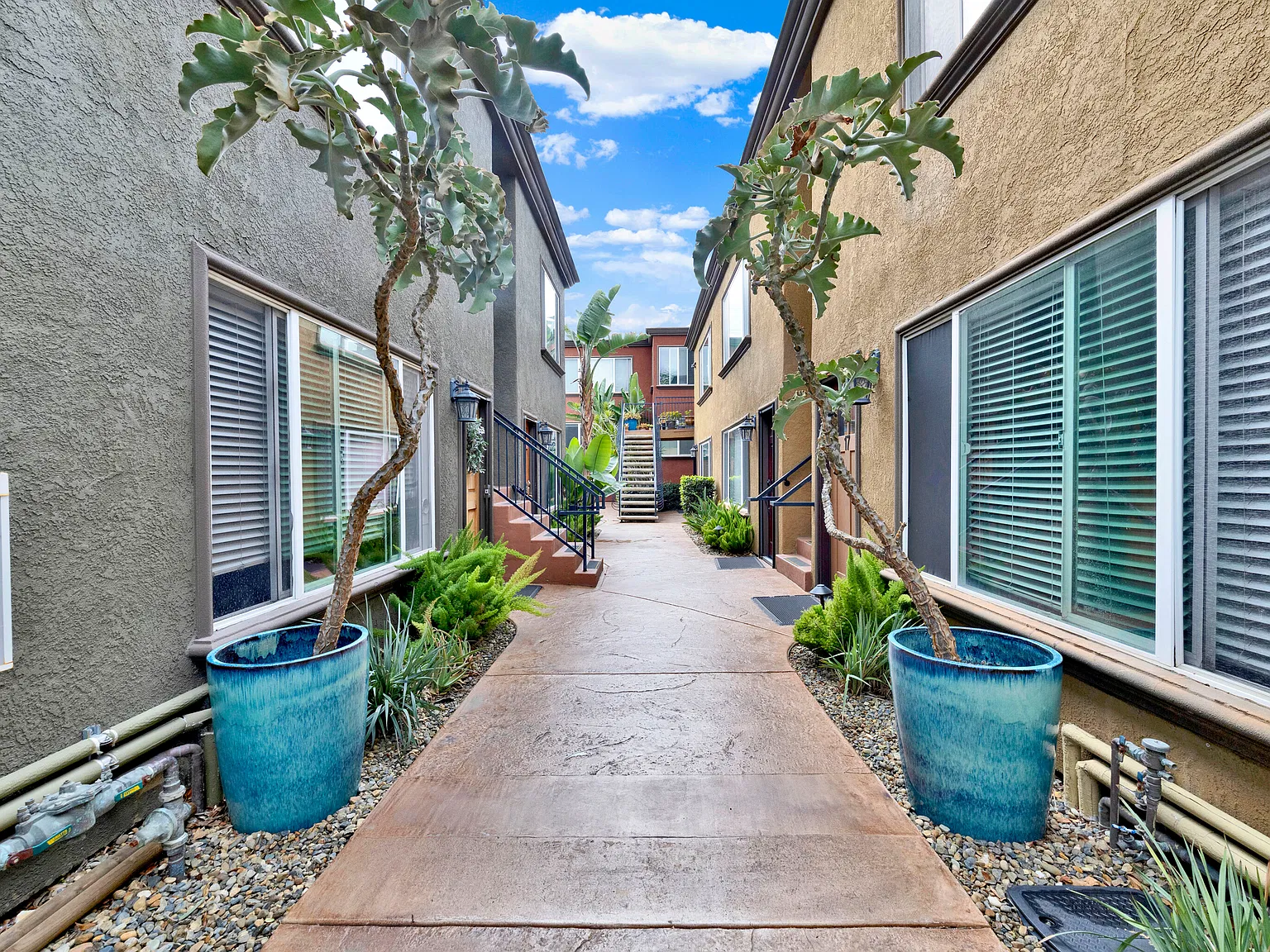 1 bed, 600 sqft, $2,300 — Photo 3