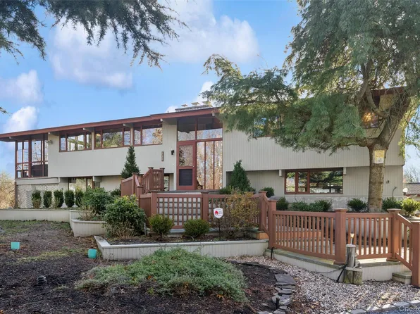 630 Tarpon Dr, Southold, NY 11971