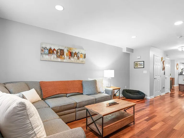 3318 Fleet St — Photo 2
