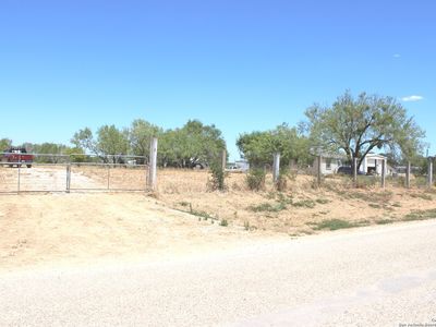 139 CR 7751, Devine, TX, 78016