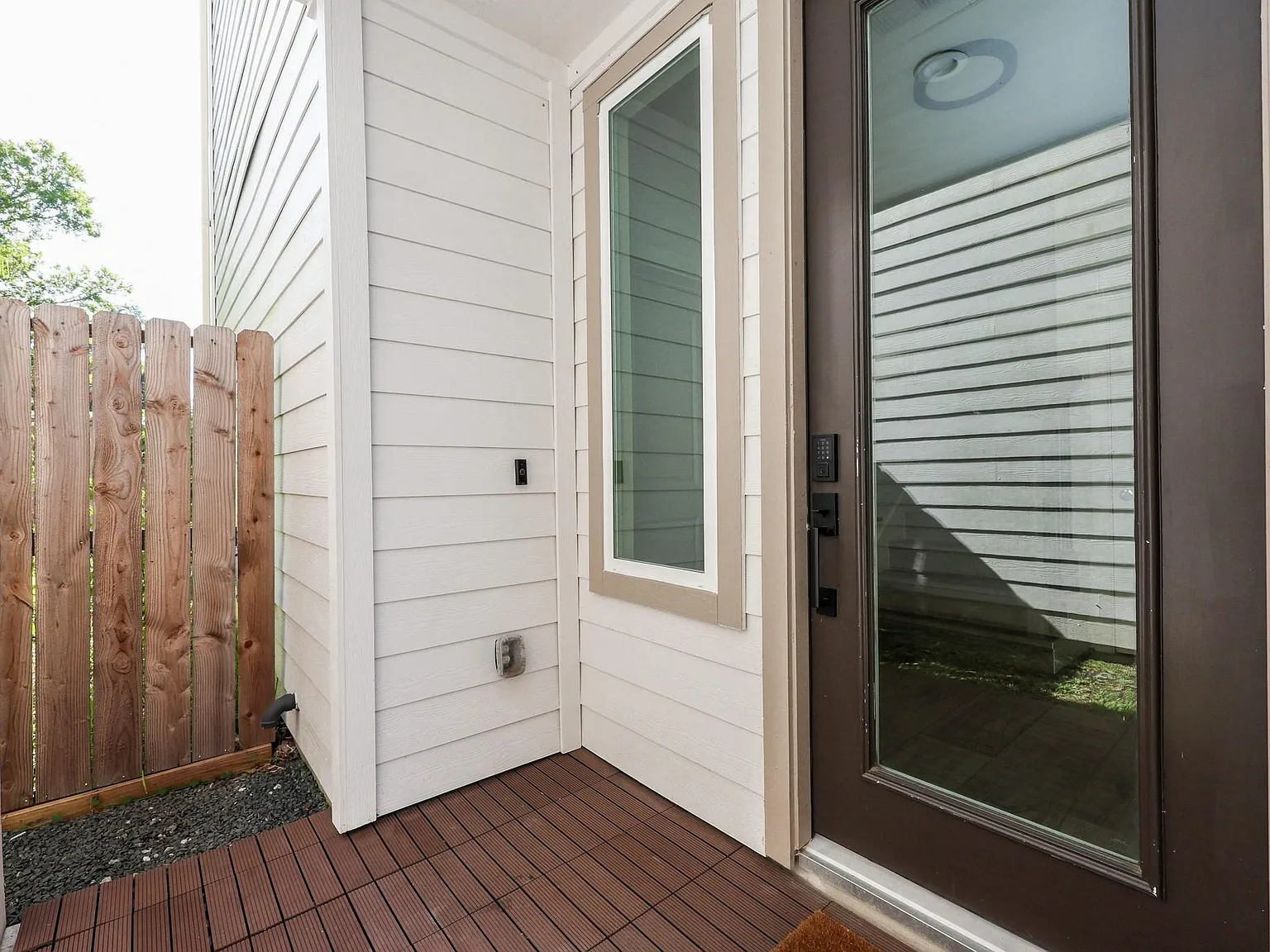 3 bed, 3.5 bath, 1834 sqft, $2,700 — Photo 2