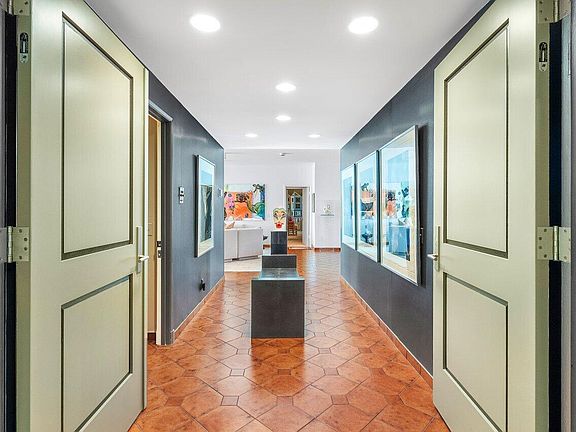 2nd image of 2500 S Ocean Blvd #3