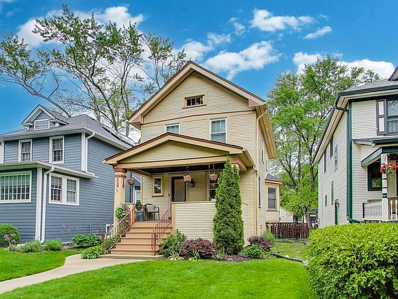 2nd image of 820 Woodbine Ave