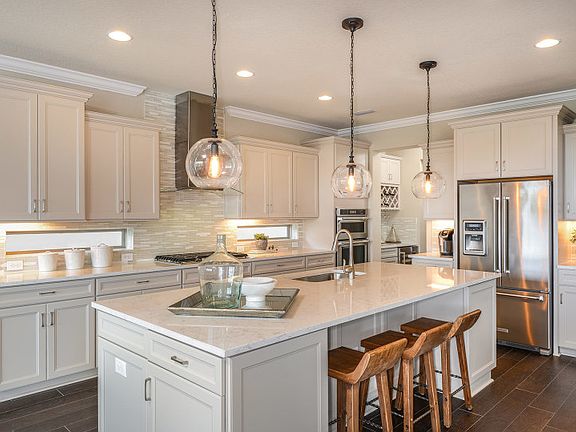 Model Representation Gourmet kitchen with built-in stainless gas appliances, 42 white maple cabine