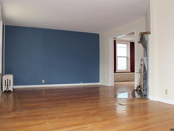 3rd image of 1288 Glenwood Blvd