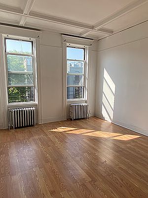 5th image of 327 Cornelia St #2