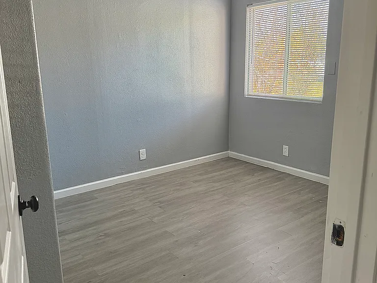 2615 W Morten Ave #A — Photo 6