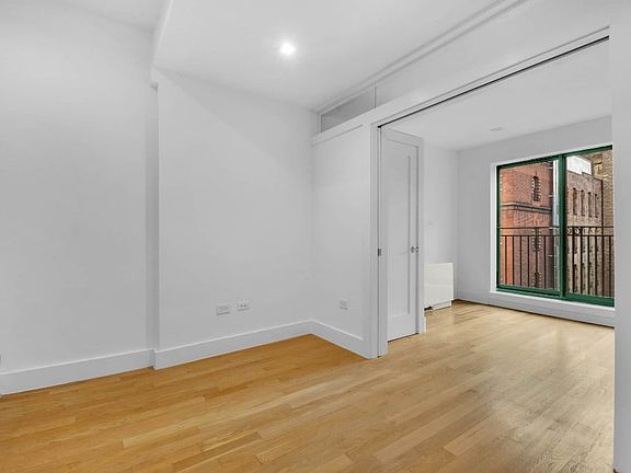 4th image of 220 E 22nd St APT 5H